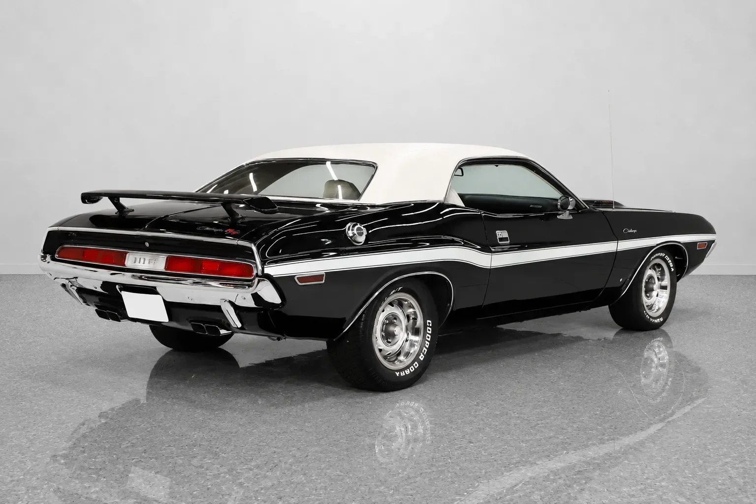 1970 Dodge Challenger R/T - Thumbnail 5